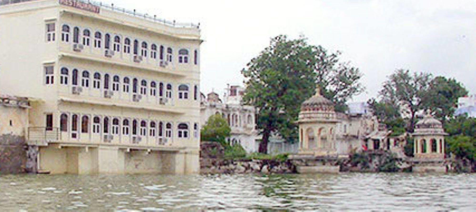Sarovar - Lake Facing Boutique Hotel On Lake Pichola Удайпур Екстер'єр фото