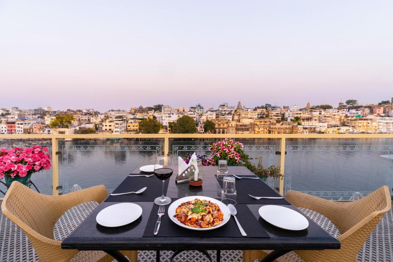 Sarovar - Lake Facing Boutique Hotel On Lake Pichola Удайпур Екстер'єр фото